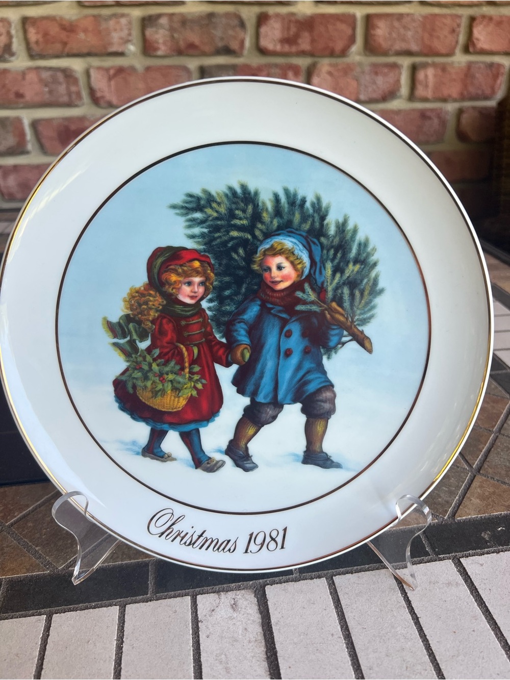 Vintage Avon Christmas 1981 Decorative Holiday Plate - Vintage Style Red & Blue